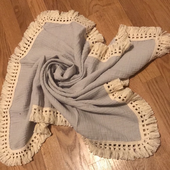 Newborn baby blanket - Muslin swaddle - fringe - Picture 5 of 7